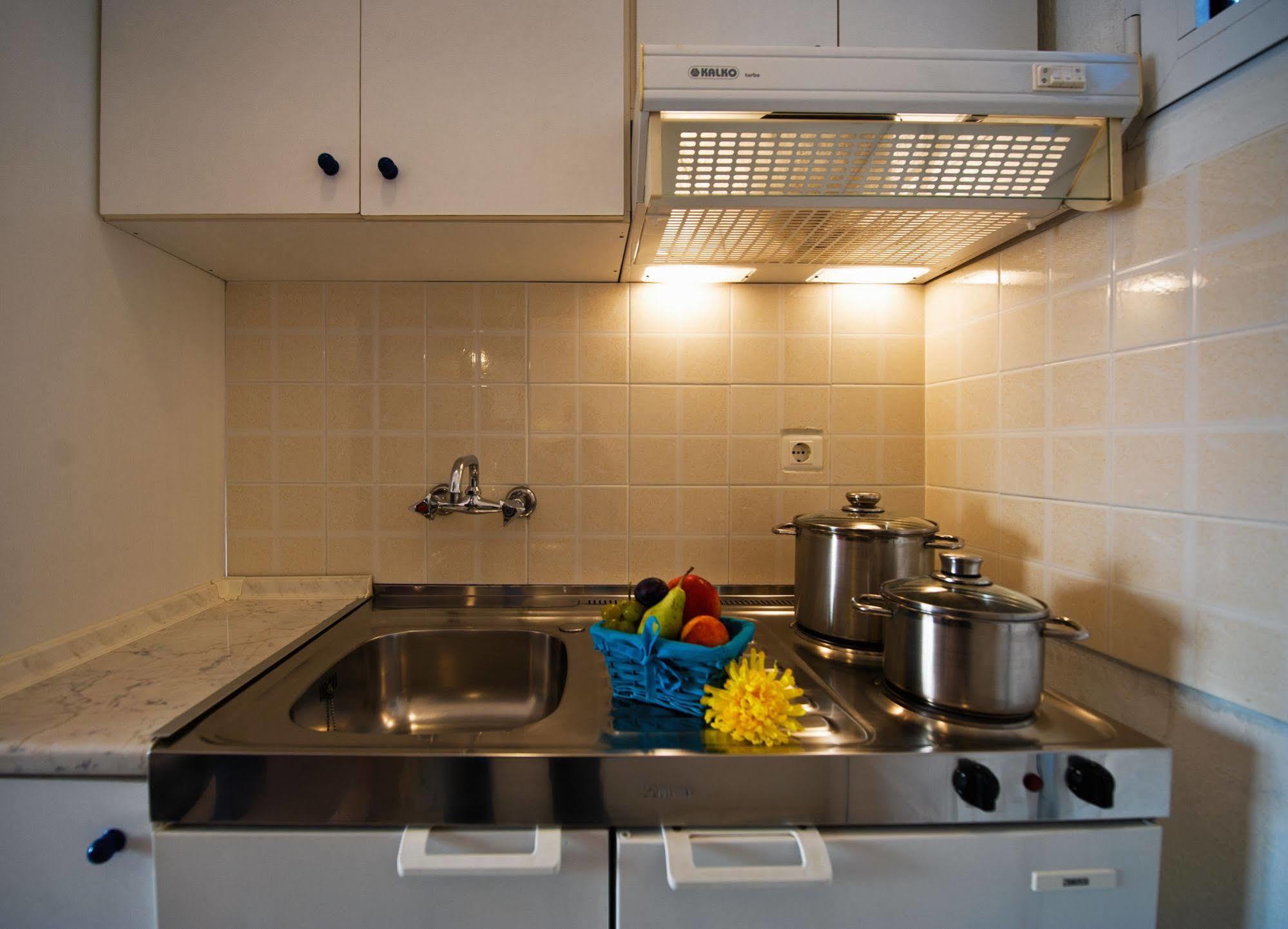 Lazaridis Luxury Studios & Apartments เนอาโรดา ภายนอก รูปภาพ